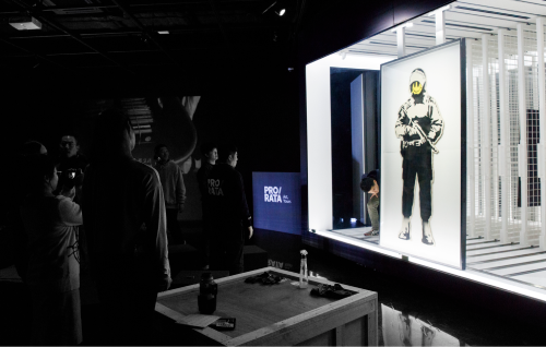 Banksy 작품 전시장 이미지